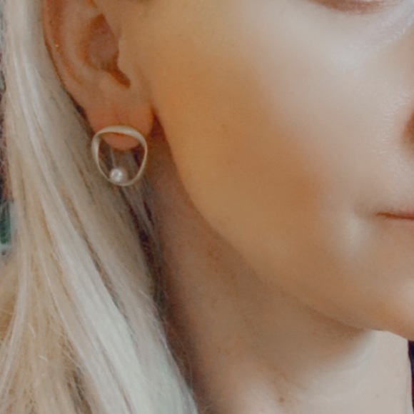 LAST PAIR! Gold Hoop minimalist Pearl studs huggies - Picture 3 of 9